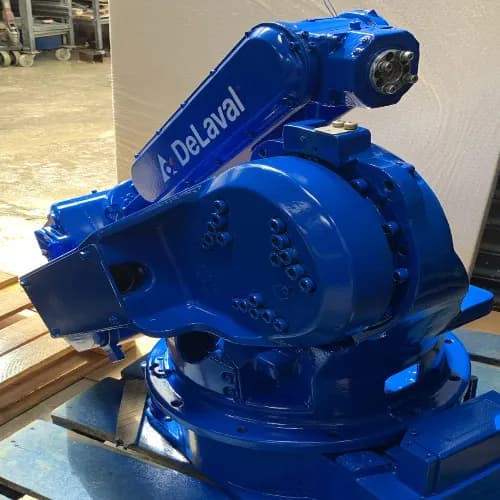 A pintura líquida da ADOM é aplicada em automóveis, móveis e construções, garantindo resistência e estética, enquanto a pintura eletrostática proporciona um acabamento uniforme em eletrodomésticos e estruturas metálicas.